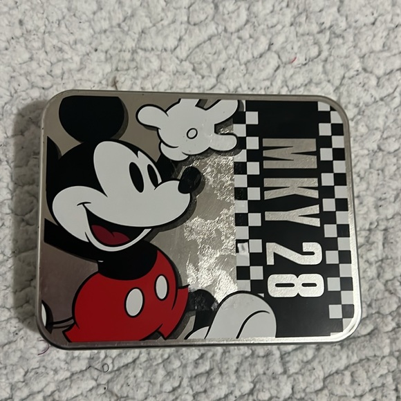New in box Disney Mickey Mouse Bi- Fold Wallet in Tin - Picture 2 of 7